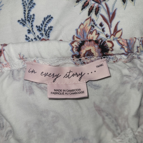 In Every Story White Paisley Floral Print Top with Drawstring Tie Neckline 0X - Picture 7 of 7